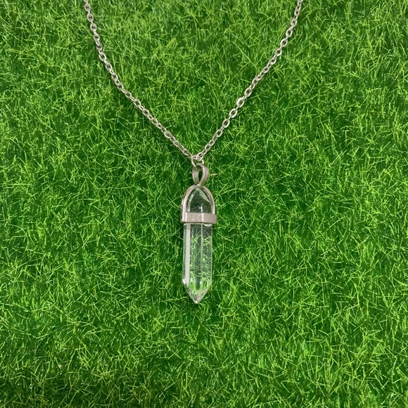 Urban Outfitters Jewelry - 3/$30 🍃 Hexagonal Column Quartz Pendant Necklace